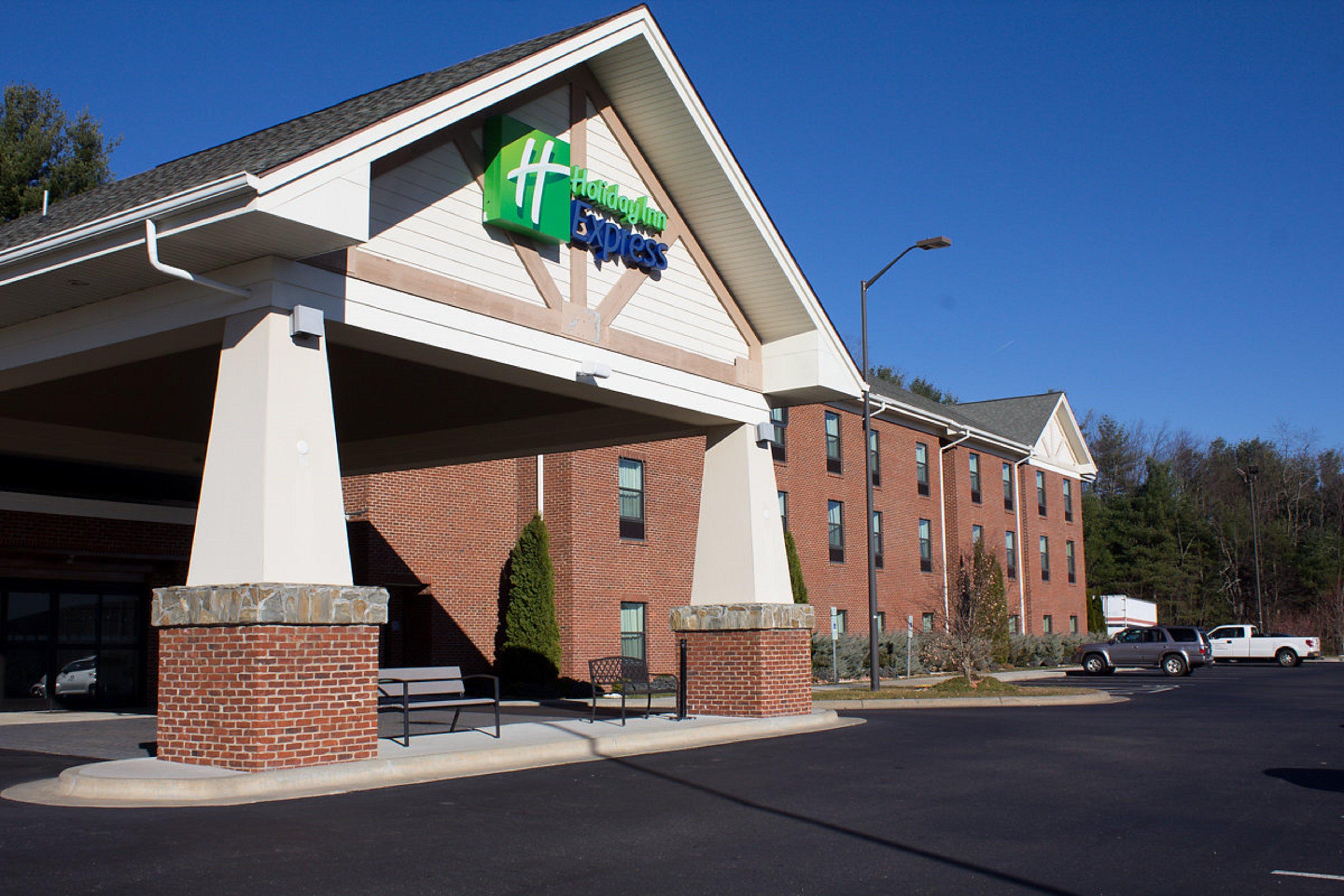 Holiday Inn Express West Jefferson By Ihg Exterior foto
